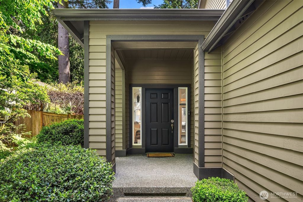 Photo of 12423 NE 70th Street, Kirkland, WA 98033 (MLS # 2348326)
