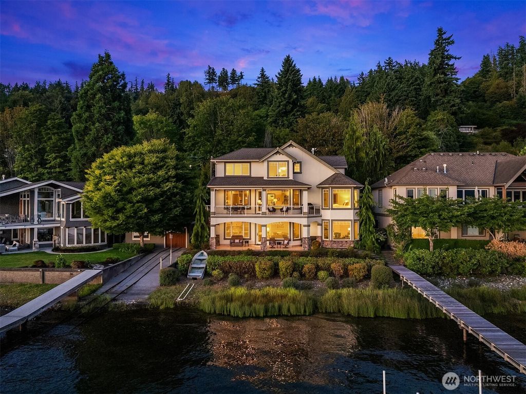 Photo of 2727 E Lake Sammamish Parkway NE, Sammamish, WA 98074 (MLS # 2420530)