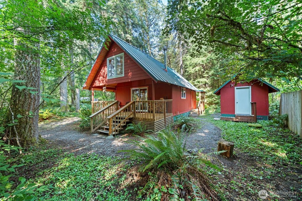 Photo of 31603 554th Street Ct E, Ashford, WA 98304 (MLS # 2439239)