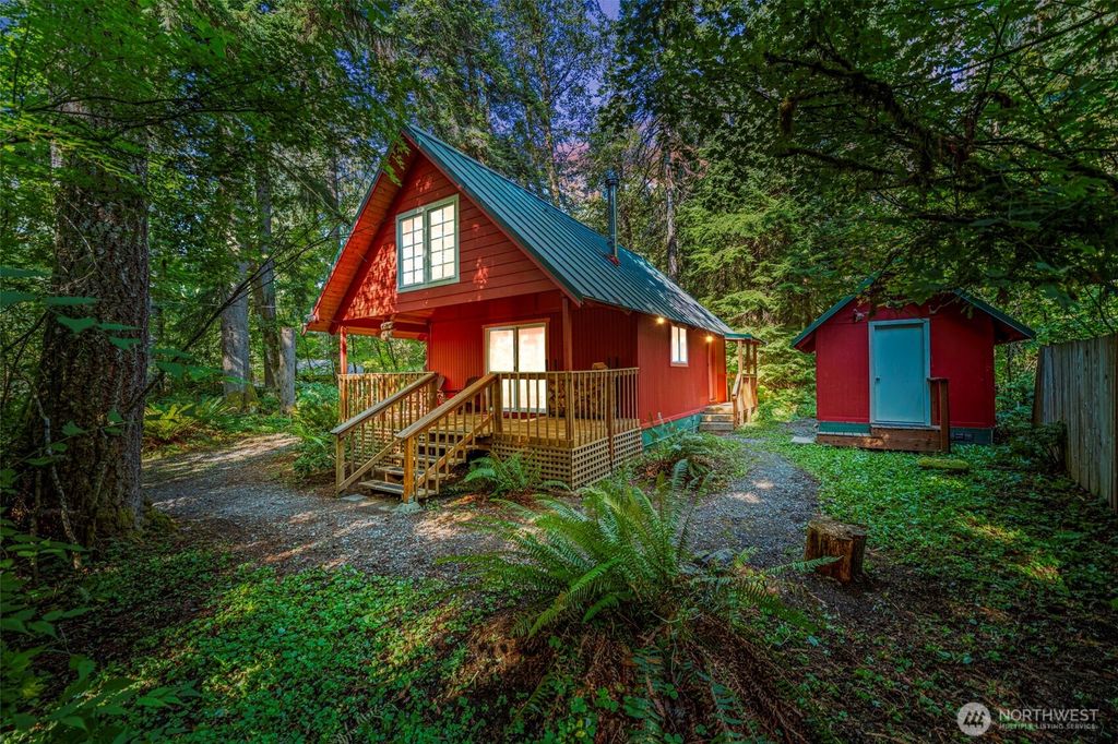 Photo of 31603 554th Street Ct E, Ashford, WA 98304 (MLS # 2439239)