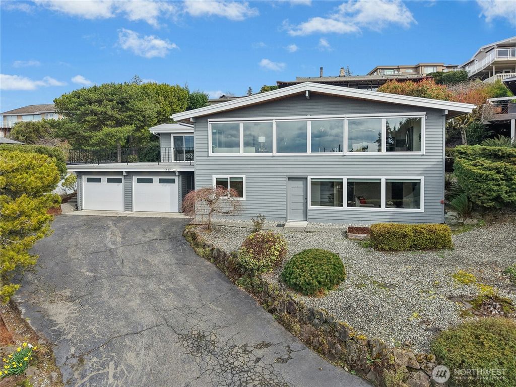 Photo of 4440 137th Avenue SE, Bellevue, WA 98006 (MLS # 2499185)