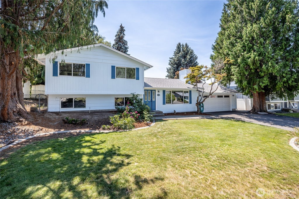 Photo of 1400 Bel Air Drive, East Wenatchee, WA 98802 (MLS # 2554075)