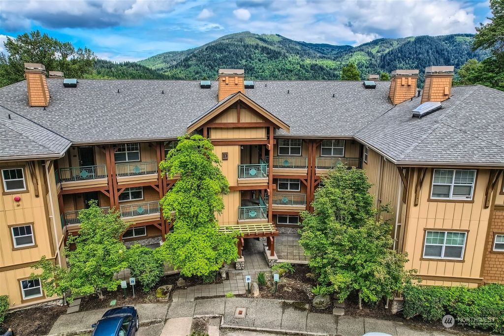Photo of 1000 Cabin Creek Lane SW #D104, Issaquah, WA 98027 (MLS # 2245649)