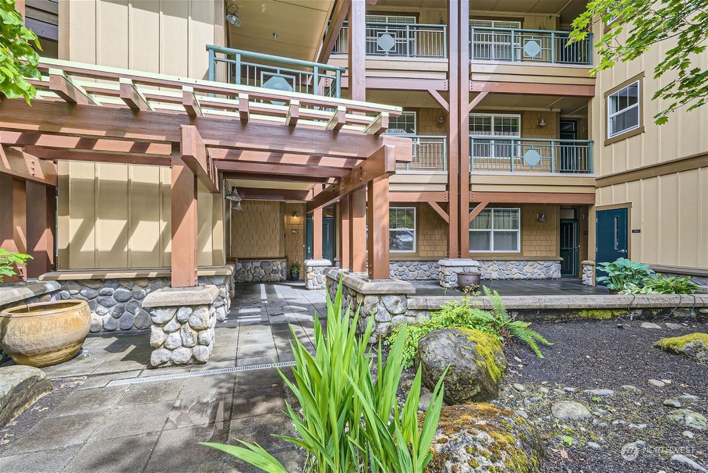 Photo of 1000 Cabin Creek Lane SW #D104, Issaquah, WA 98027 (MLS # 2245649)