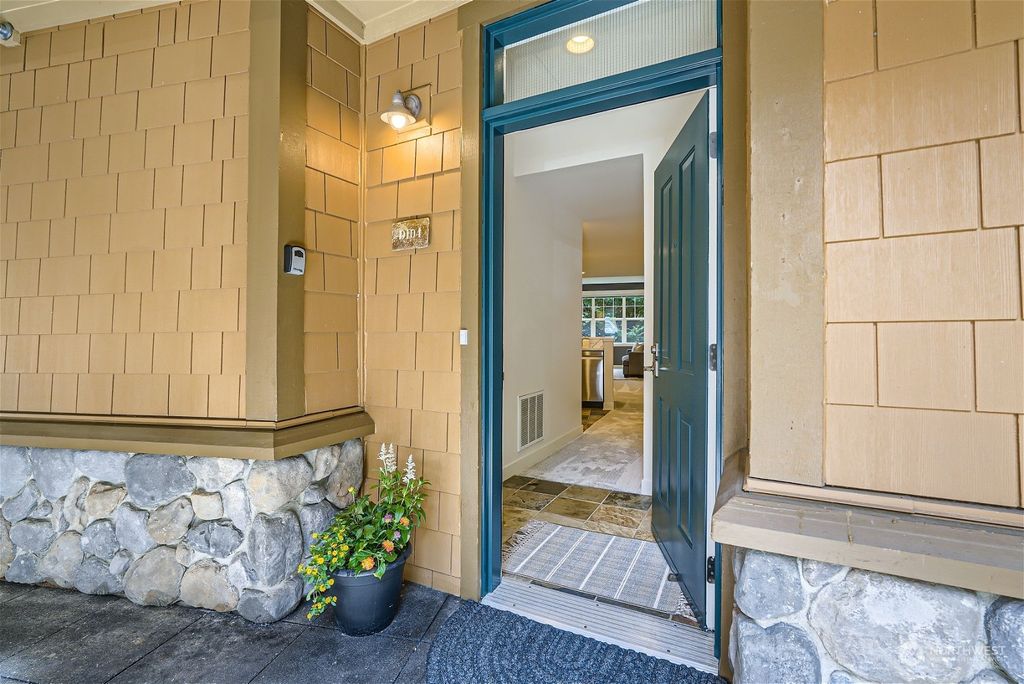 Photo of 1000 Cabin Creek Lane SW #D104, Issaquah, WA 98027 (MLS # 2245649)