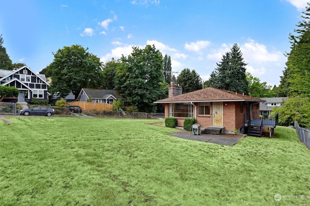 Photo of 4600 S Angeline Street, Seattle, WA 98118 (MLS # 2161047)