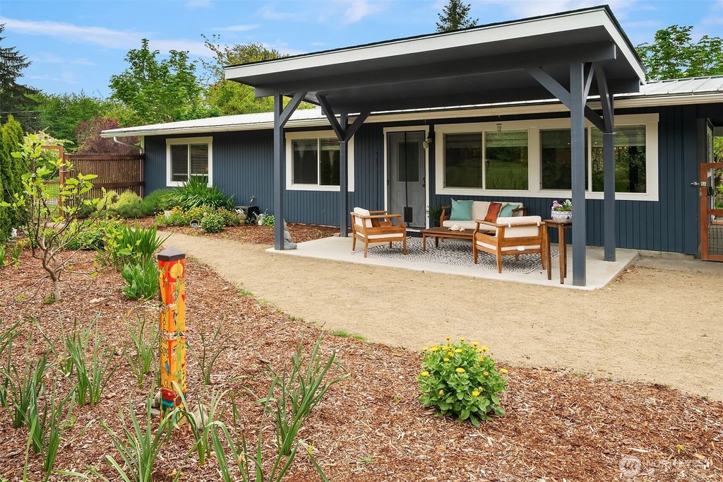 Photo of 9917 SW 206th Court, Vashon, WA 98070 (MLS # 2510326)