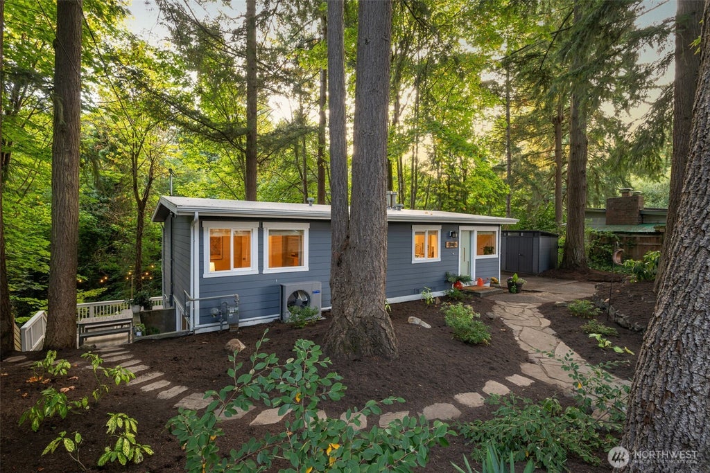 Photo of 12309 Hiram Place NE, Seattle, WA 98125 (MLS # 2585719)