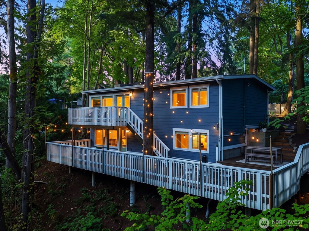 Photo of 12309 Hiram Place NE, Seattle, WA 98125 (MLS # 2585719)