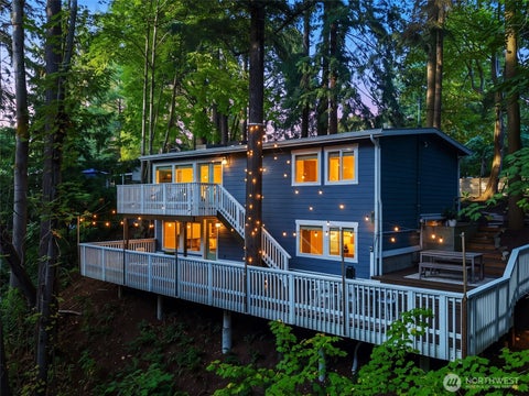 Photo of 12309 Hiram Place NE, Seattle, WA 98125 (MLS # 2585719)