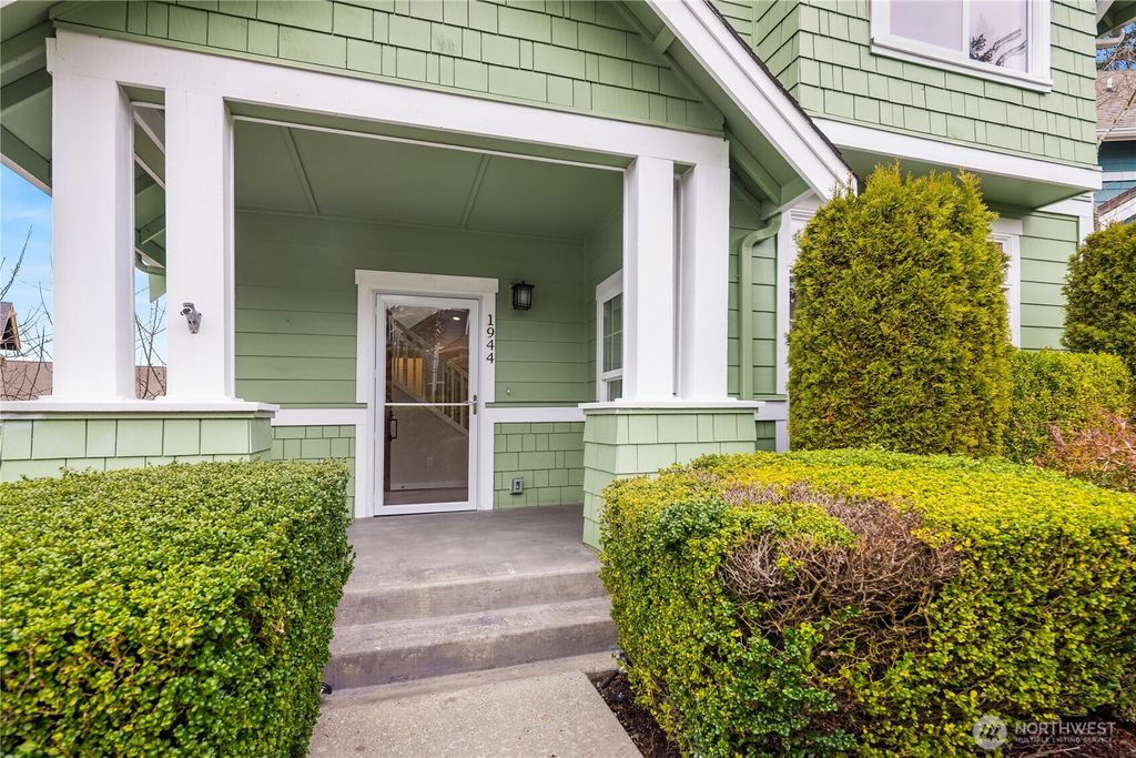 Photo of 1944 NE Katsura Street, Issaquah, WA 98029 (MLS # 2484165)