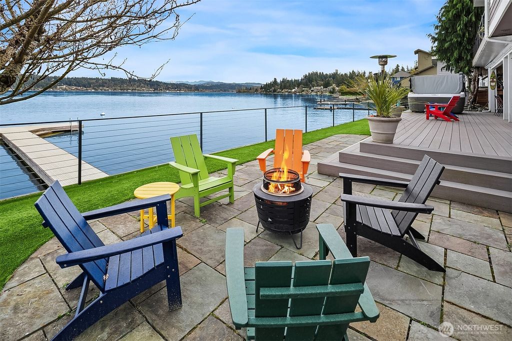Photo of 3828 W Lake Sammamish Parkway SE, Bellevue, WA 98008 (MLS # 2496790)