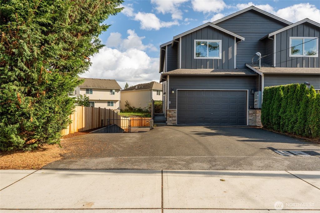 Photo of 11517 Marino Avenue #B, Everett, WA 98204 (MLS # 2440000)