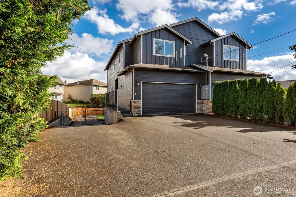 Photo of 11517 Marino Avenue #B, Everett, WA 98204 (MLS # 2440000)
