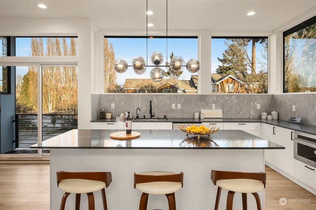 Photo of 3111 Queen Anne Avenue N, Seattle, WA 98119 (MLS # 2036935)