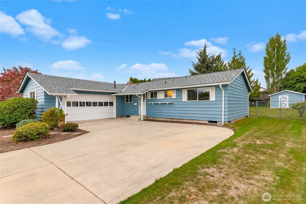 Photo of 734 Charwila Lane, Enumclaw, WA 98022 (MLS # 2590256)