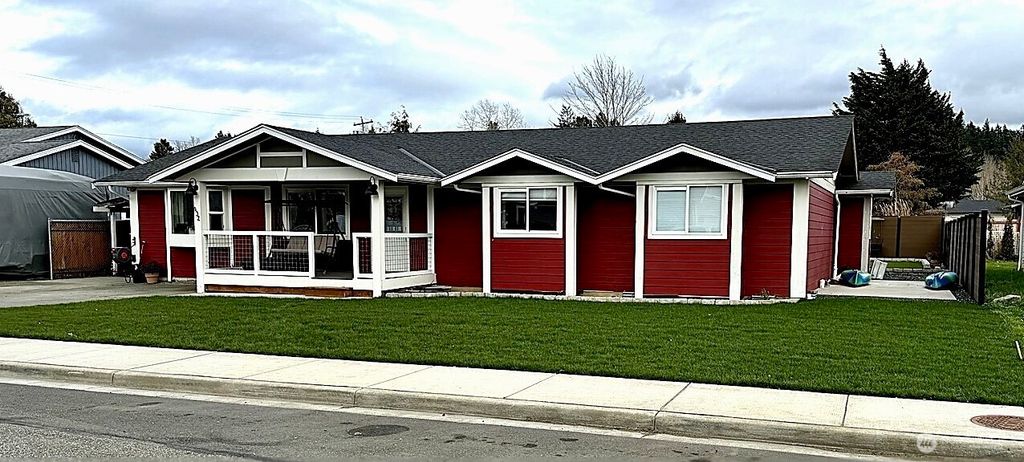 Photo of 432 8th Street, Blaine, WA 98230 (MLS # 2485074)