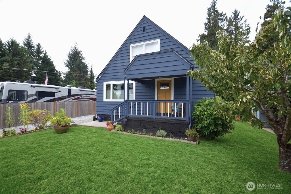 Photo of 12537 19th Avenue NE, Seattle, WA 98125 (MLS # 2586829)