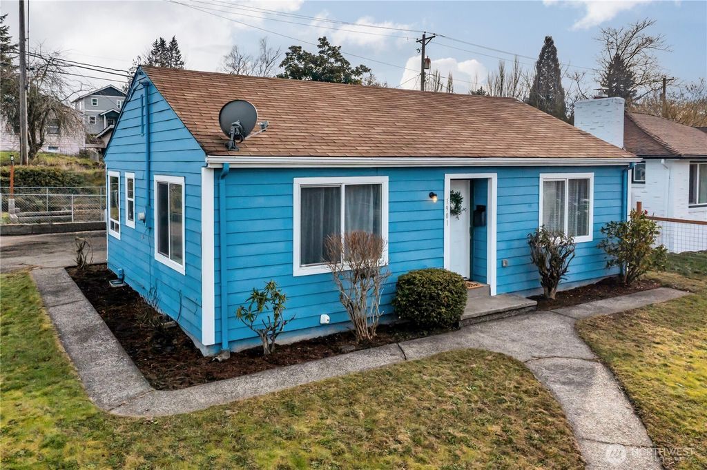 Photo of 1901 S Hosmer Street, Tacoma, WA 98405 (MLS # 2472485)