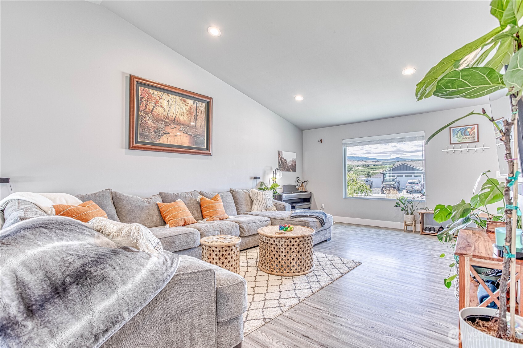 143 Margaux Loop