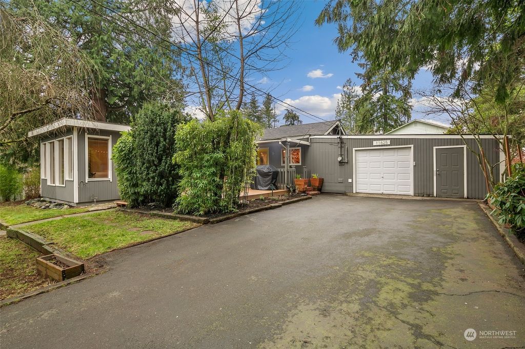 Photo of 11825 32nd Avenue NE, Seattle, WA 98125 (MLS # 2320492)