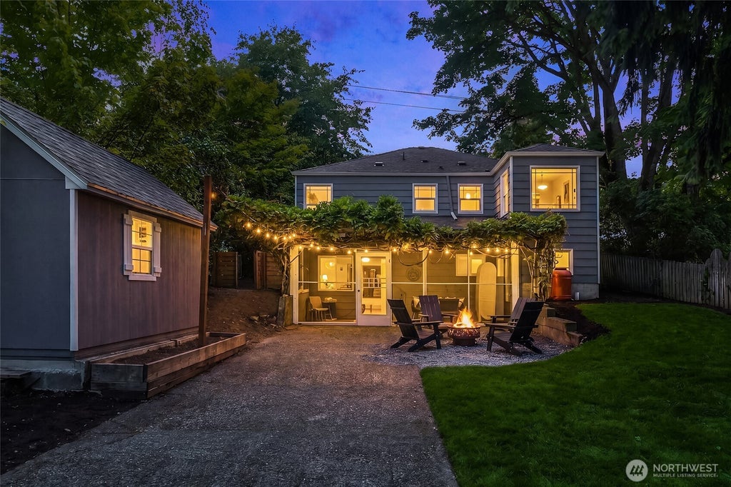 Photo of 11535 40th Avenue NE, Seattle, WA 98125 (MLS # 2539243)