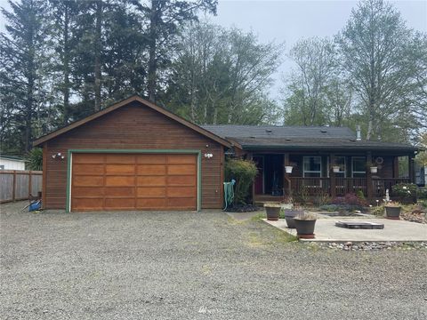 Photo of 311 Godsey Lane, Long Beach, WA 98631 (MLS # 1925460)