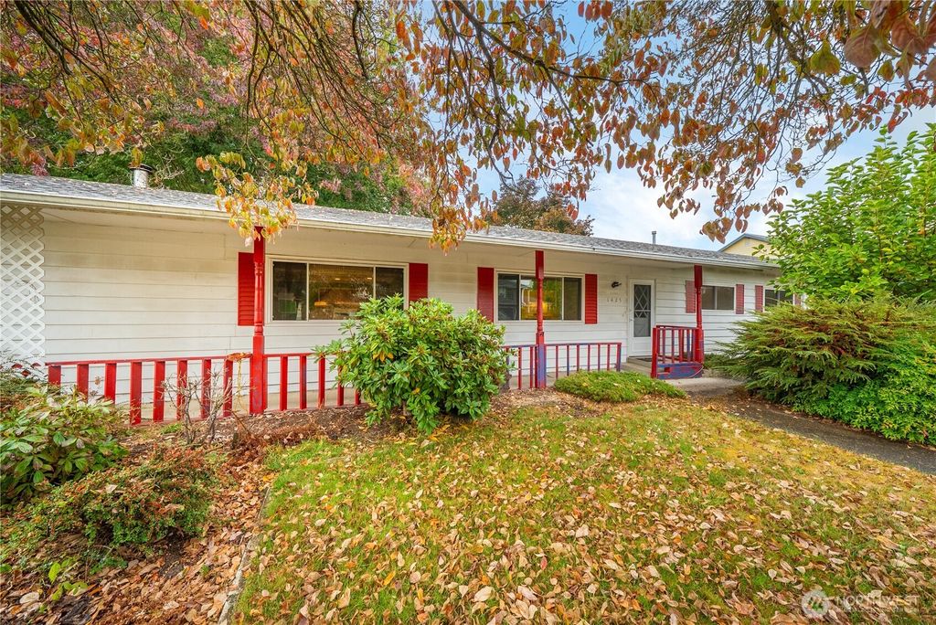 Photo of 1425 33rd Street SE, Auburn, WA 98002 (MLS # 2439820)