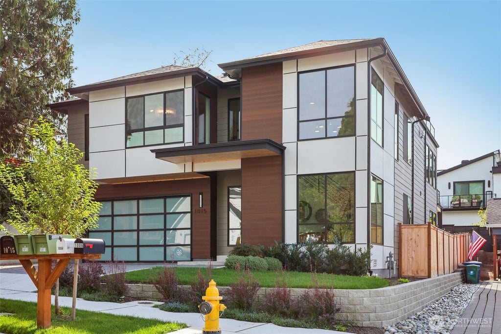 Photo of 1015 N 35th Street, Renton, WA 98056 (MLS # 2591089)