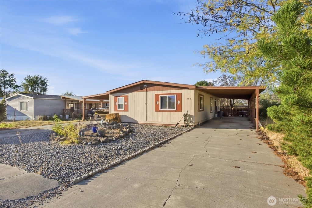 Photo of 353 5th Avenue NE, Ephrata, WA 98823 (MLS # 2585077)