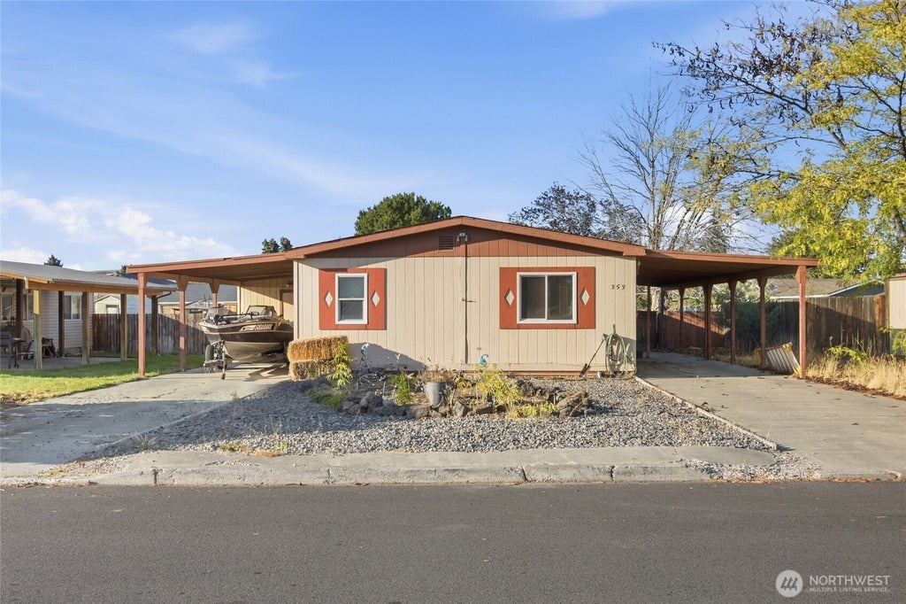 Photo of 353 5th Avenue NE, Ephrata, WA 98823 (MLS # 2585077)
