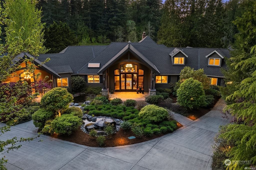 Photo of 25206 SE 28th Street, Sammamish, WA 98075 (MLS # 2206122)