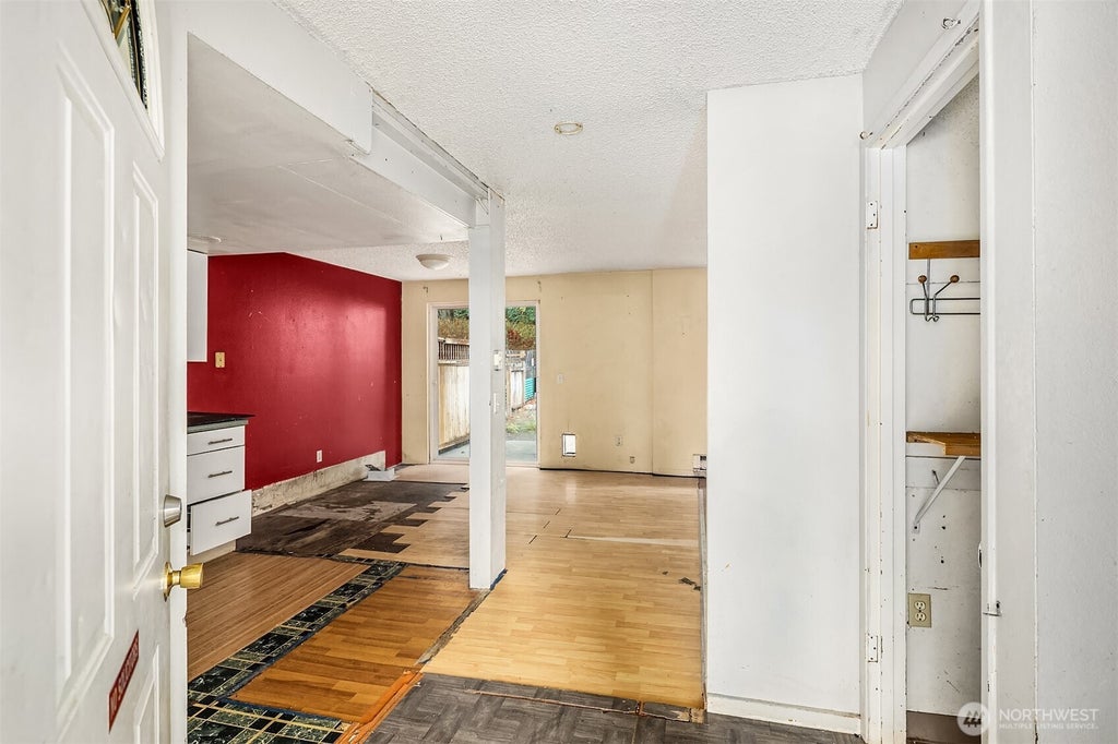 Photo of 6107 Kenwood Drive, Everett, WA 98203 (MLS # 2588424)