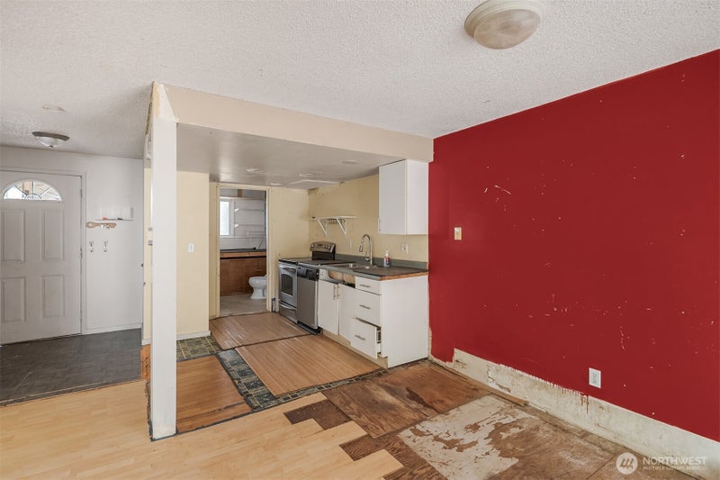 6107 Kenwood Drive