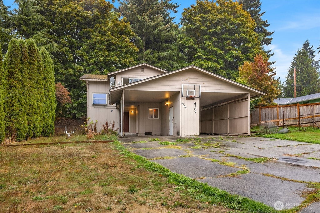 Photo of 6107 Kenwood Drive, Everett, WA 98203 (MLS # 2588424)