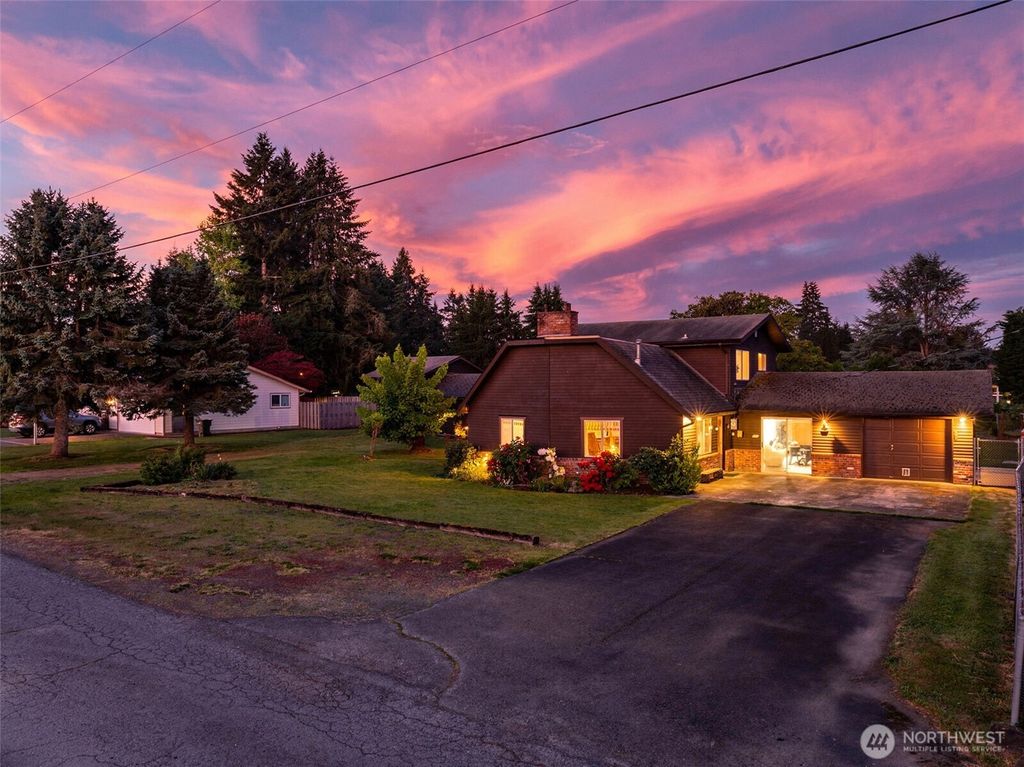 Photo of 711 Kearns Lane, Centralia, WA 98531 (MLS # 2521821)