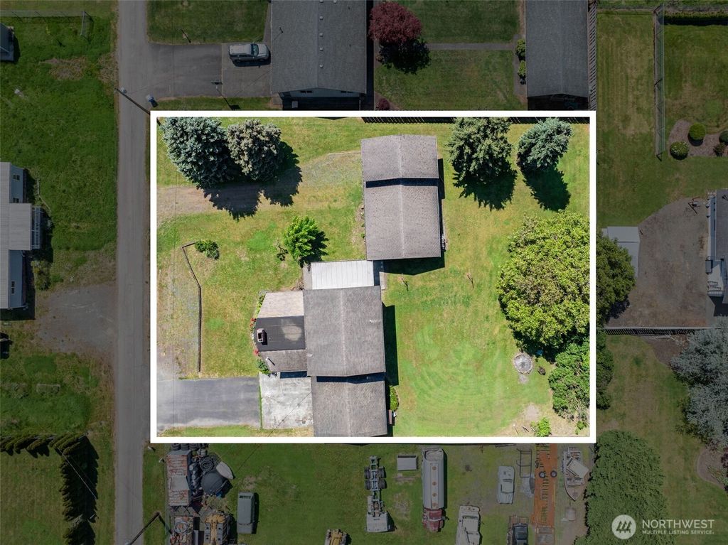 Photo of 711 Kearns Lane, Centralia, WA 98531 (MLS # 2521821)