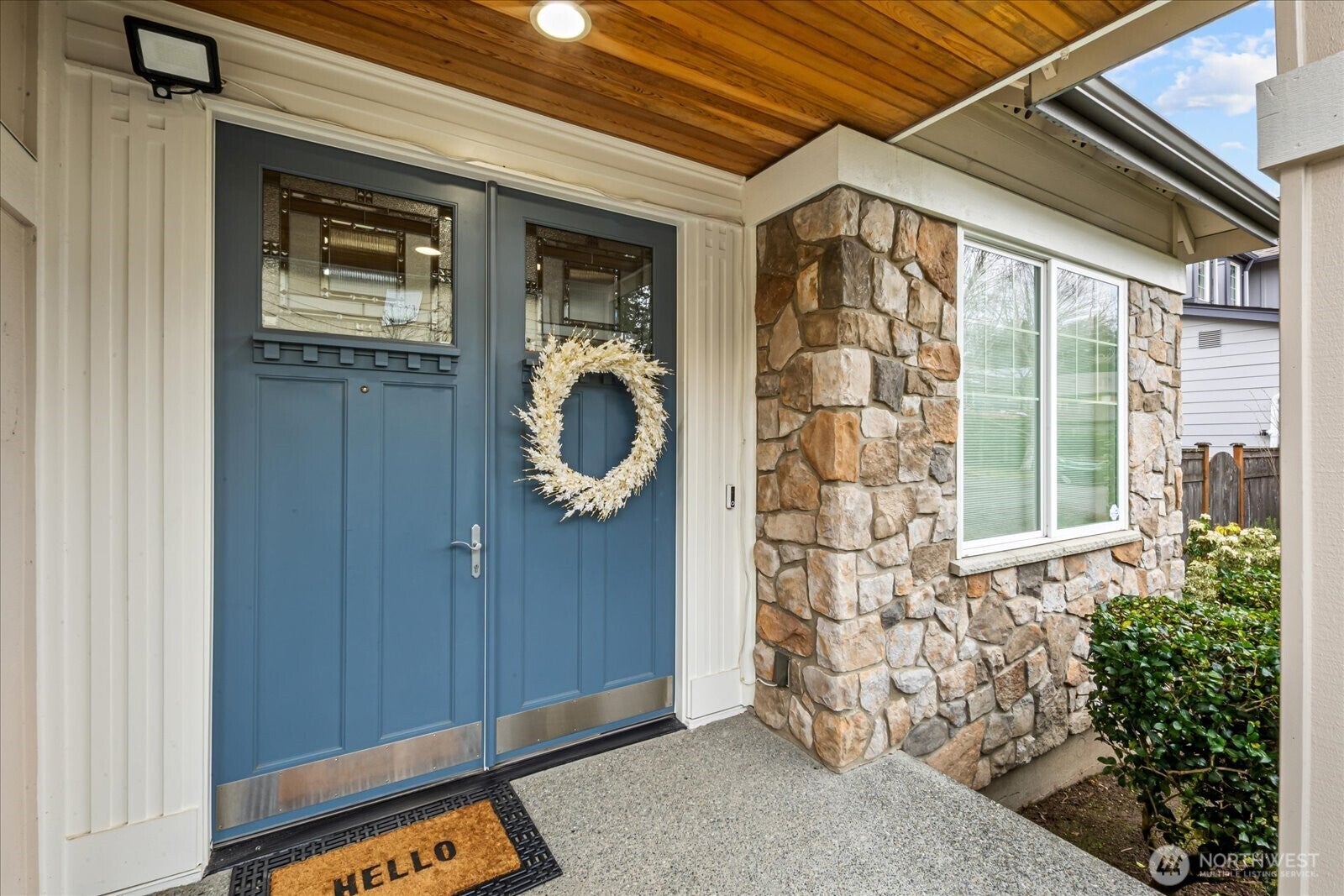 215 Ilwaco Place SE