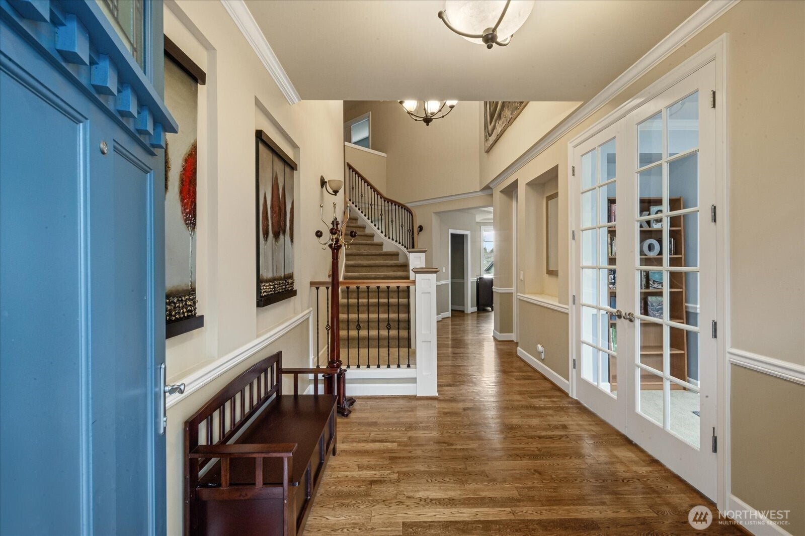 215 Ilwaco Place SE