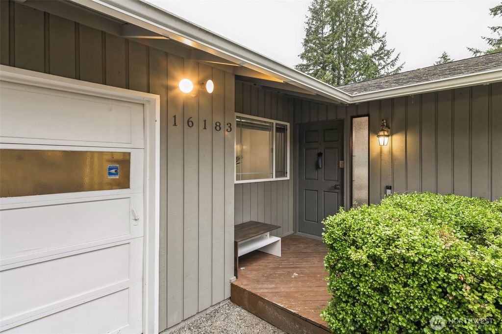 Photo of 16183 SE 42nd Street, Bellevue, WA 98006 (MLS # 2342327)