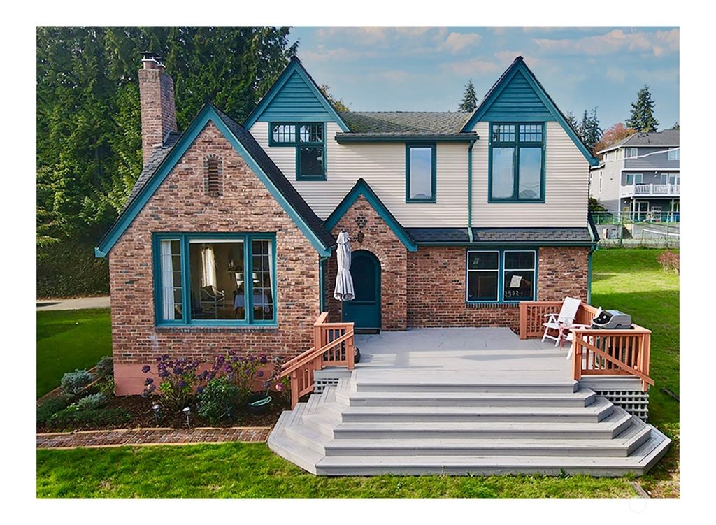 Photo of 11015 Exeter Avenue NE, Seattle, WA 98125 (MLS # 2267698)