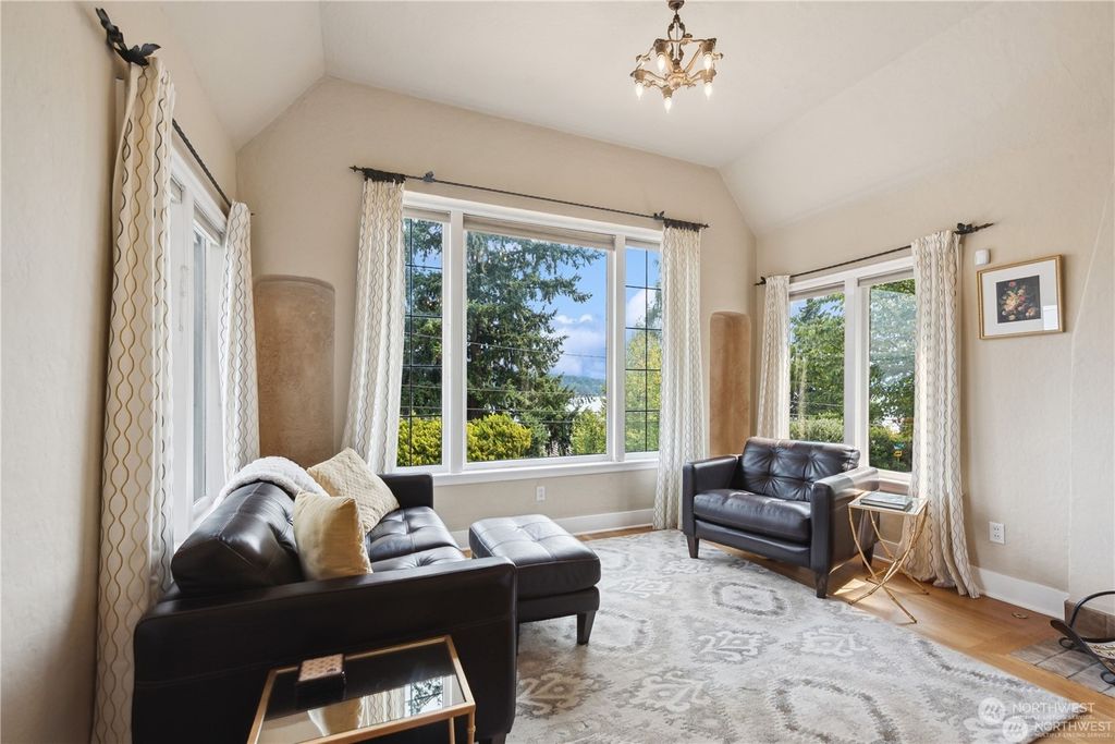 Photo of 11015 Exeter Avenue NE, Seattle, WA 98125 (MLS # 2267698)