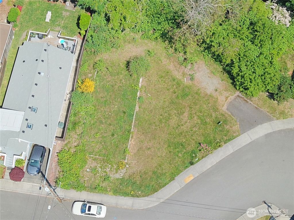 Photo of 3135 Tulalip Avenue, Everett, WA 98201 (MLS # 2359060)