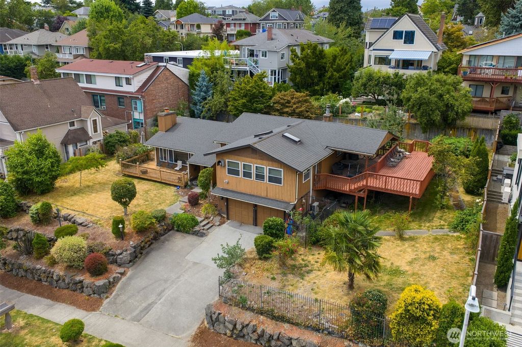 Photo of 215 31st Avenue, Seattle, WA 98122 (MLS # 2408807)