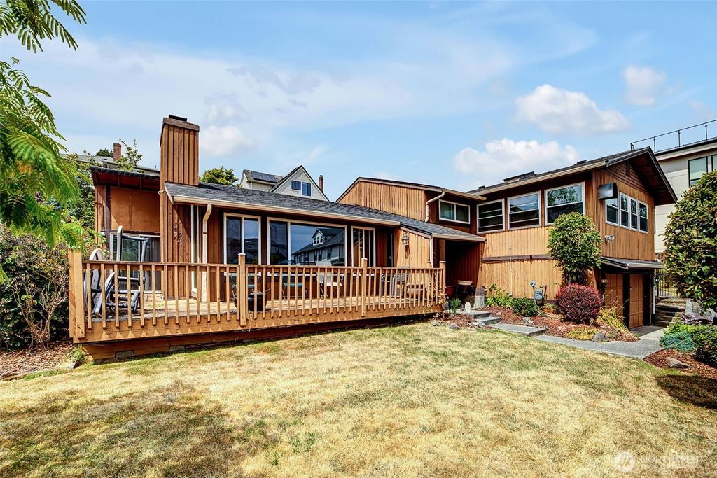 Photo of 215 31st Avenue, Seattle, WA 98122 (MLS # 2408807)