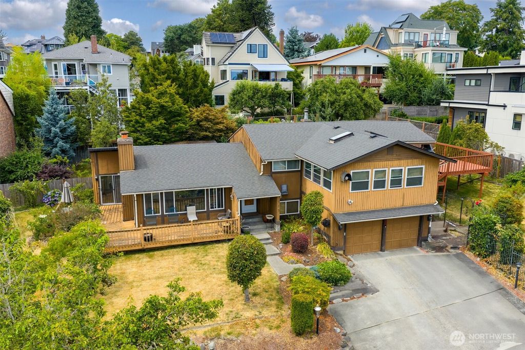 Photo of 215 31st Avenue, Seattle, WA 98122 (MLS # 2408807)
