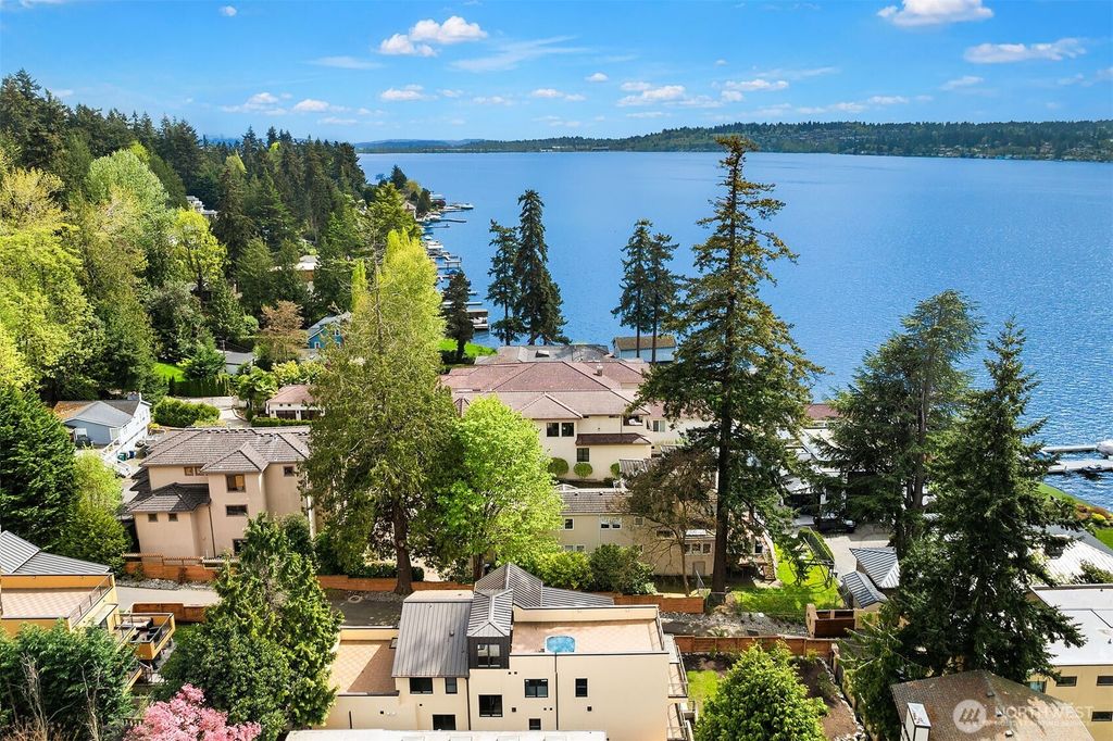 Photo of 13327 Holmes Point Drive NE, Kirkland, WA 98034 (MLS # 2518123)