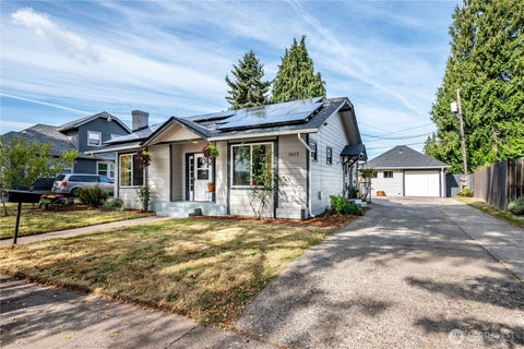 Photo of 2828 Washington Way, Longview, WA 98632 (MLS # 2572763)