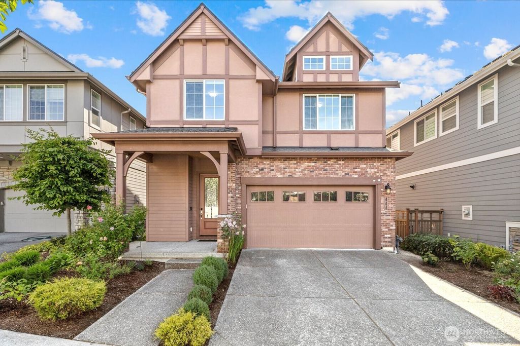 Photo of 444 6th Lane NE, Issaquah, WA 98029 (MLS # 2414828)