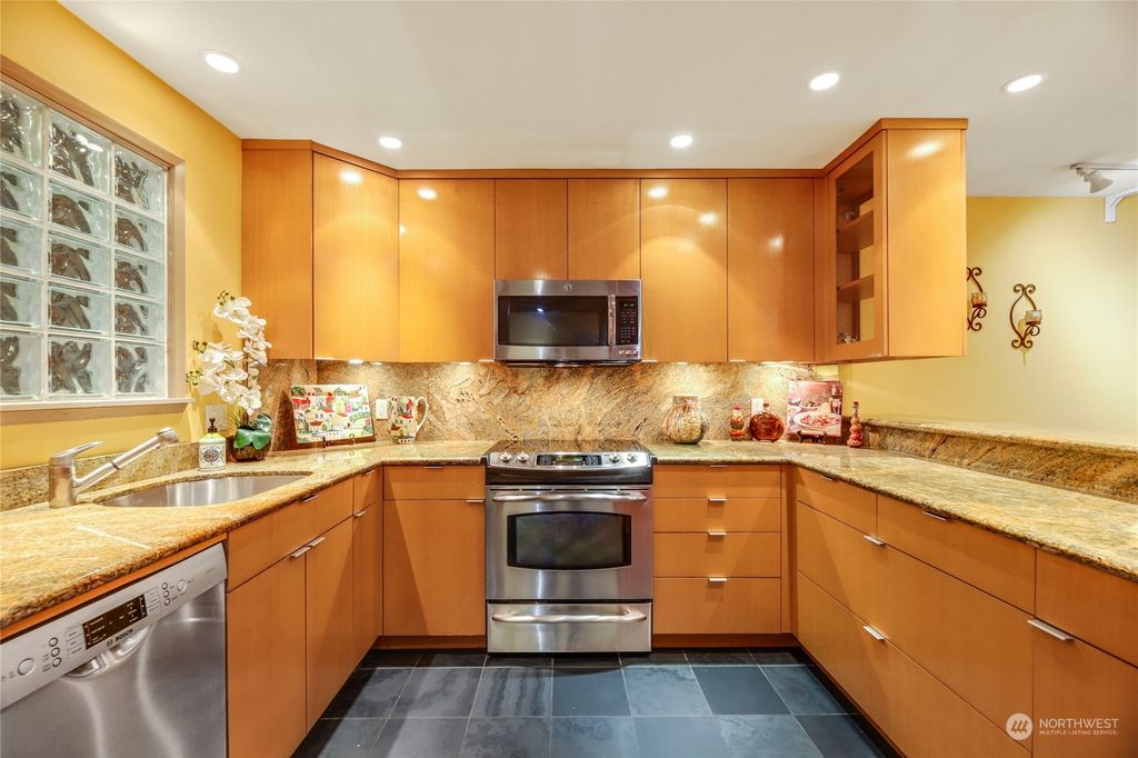 Photo of 2611 Eastlake Avenue E #102, Seattle, WA 98102 (MLS # 2182785)